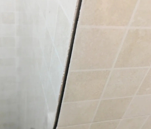 昆明市瓷砖空鼓维修公司分享阳台瓷砖脱落的修复过程可以分为以下几个步骤